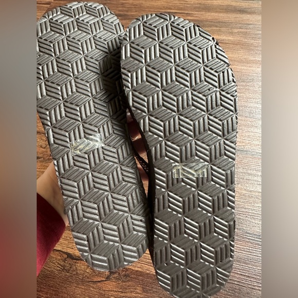 Size 9 Brown Flip Flop Platform Sandals with Rhinestone Detailing - Picture 4 of 8